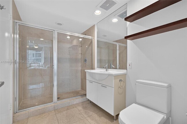 Building Photo - 475 Brickell Ave