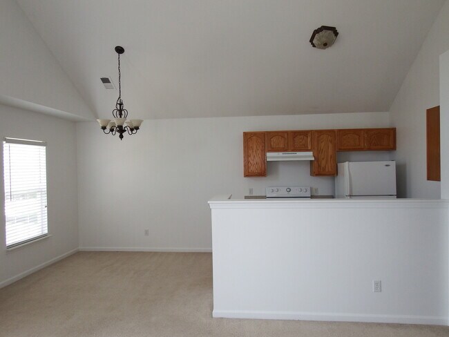 Building Photo - BEAUTIFUL 2 BEDROOM 2 BATH CONDO!