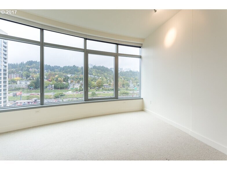 Building Photo - 3601 sw river parkway