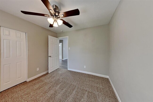 Building Photo - 6910 Springcrest Ct