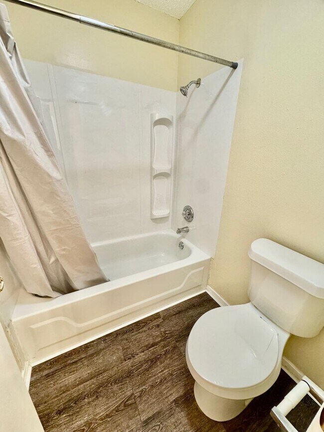 Building Photo - New Rental! 2-Story Townhome in Calallen –...