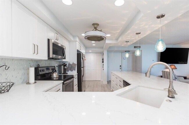 Building Photo - 5825 PUERTA DEL SOL Blvd
