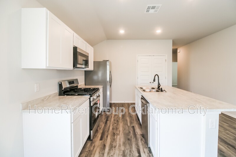 Building Photo - 1220 S Brk Dr