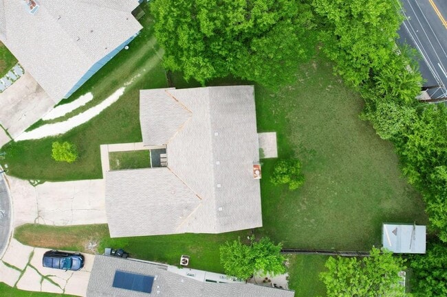 Building Photo - 606 Elderberry Cove
