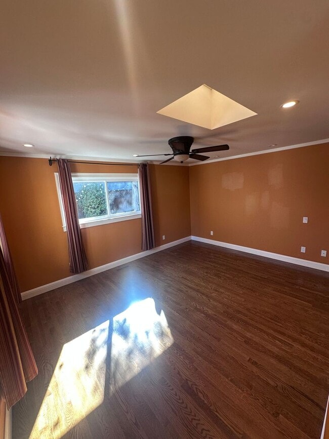 Building Photo - 115 Aster Rd