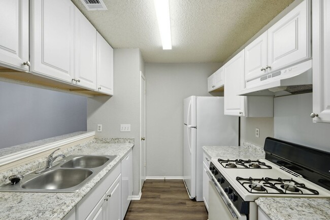 Building Photo - 2129 Andover Dr