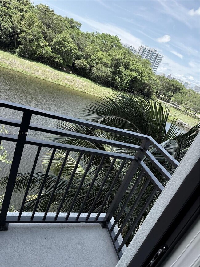Building Photo - 16395 Biscayne Blvd