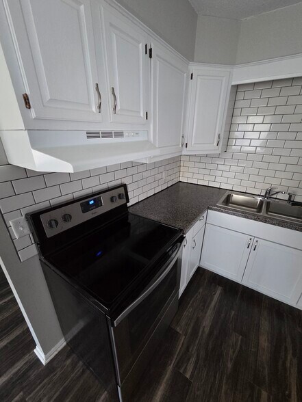 Building Photo - 3223 Schuetzen Ln