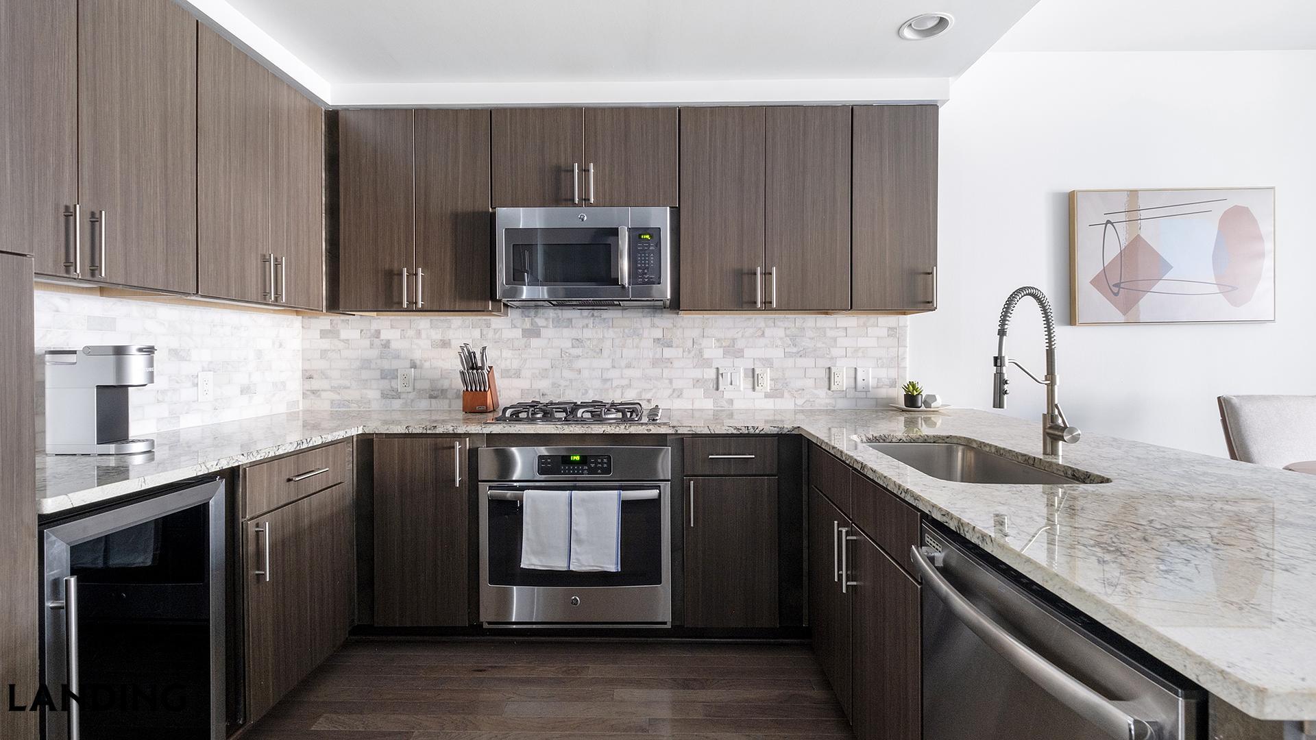 Building Photo - 777 Preston St