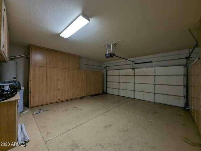 Building Photo - 5794 W Golden Ln