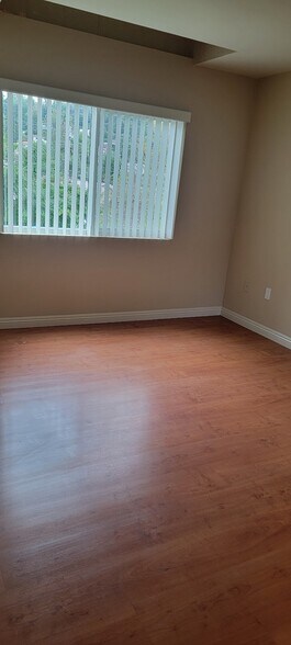 Building Photo - 1030 E Palmer Ave