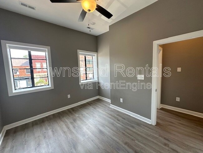 Building Photo - 130 Person St