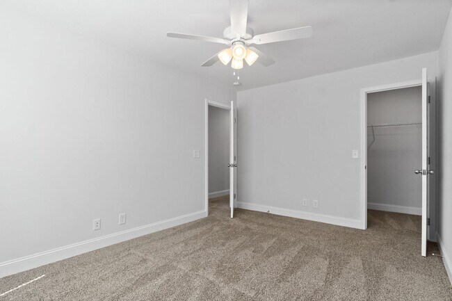 Building Photo - Pet Friendly Three Bedroom!