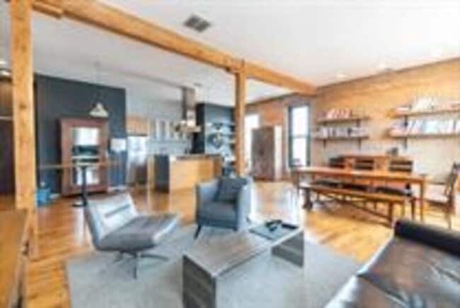 Building Photo - 3000 S Archer Ave