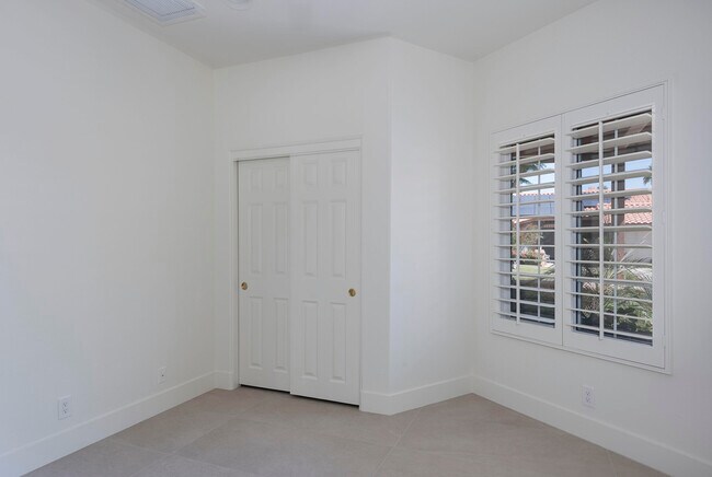 Building Photo - 28 Park Mirage Ln
