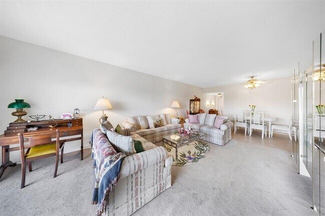 Building Photo - 3000 N Palm Aire Dr