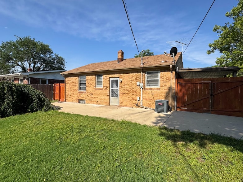 Building Photo - 1844 S Drollinger Rd