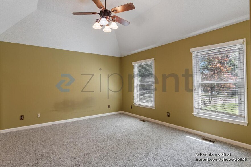 Building Photo - 137 N Shore Dr