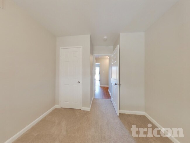 Building Photo - 378 Acacia St