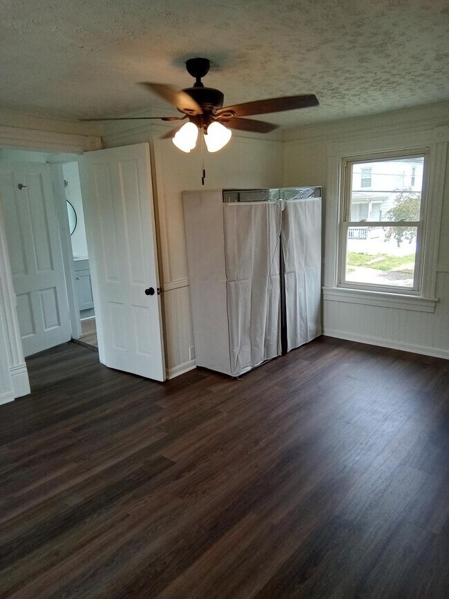 Building Photo - Renovated 2BR, 1 BA SFH