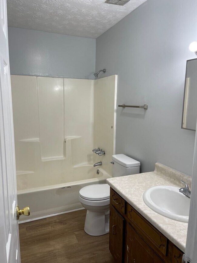 Building Photo - 2 Bedroom/ 1.5 Bathroom Duplex on Old Epps Bridge Rd!  Available early June!