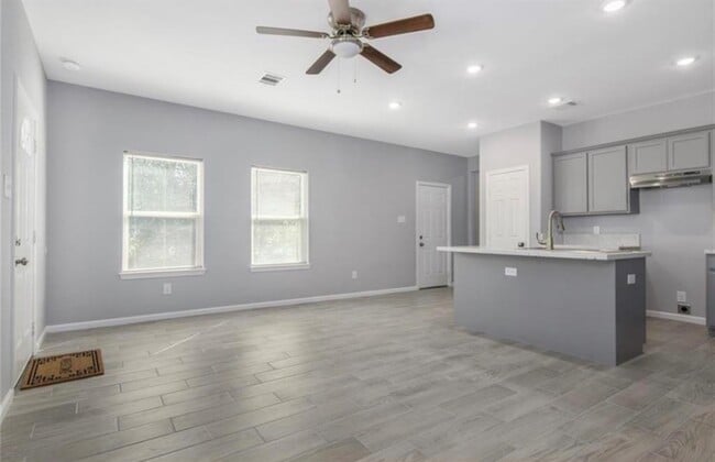 Building Photo - 420 Owens St