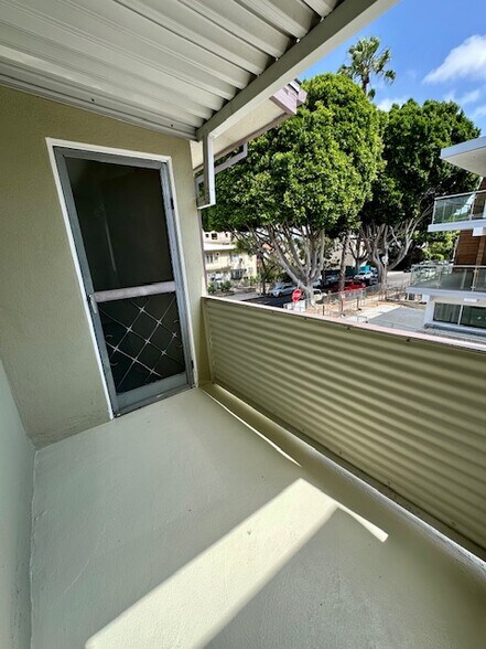 Building Photo - 7763 Romaine St
