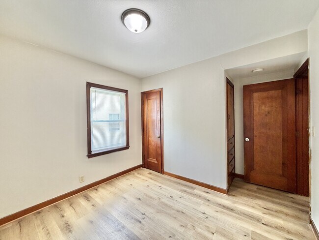 Building Photo - 1029 McKinley Ave