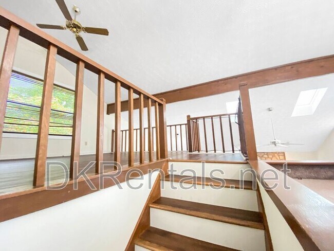 Building Photo - 2136 Clementine Dr