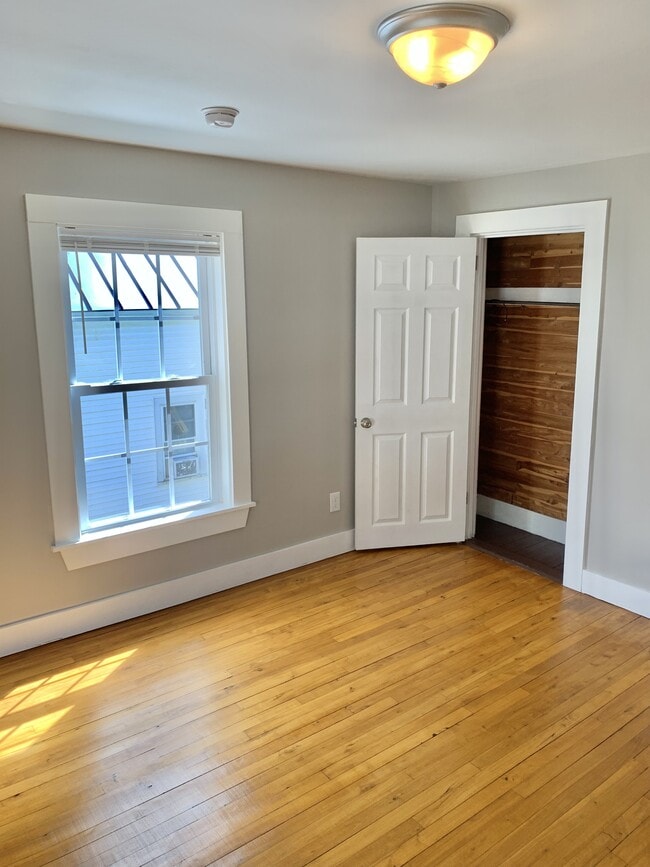 Building Photo - 252 Grove St