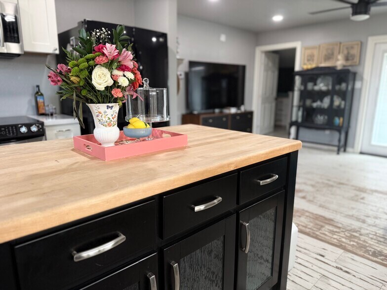 Building Photo - 10804 E State Highway 29