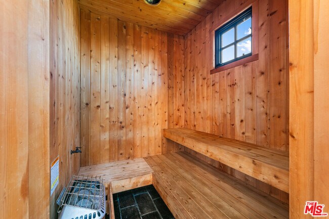 Building Photo - 6934 Grasswood Ave