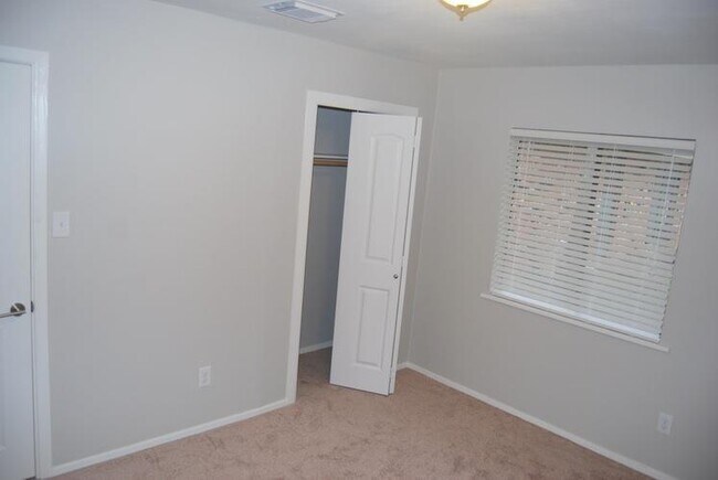 Building Photo - 406 West St