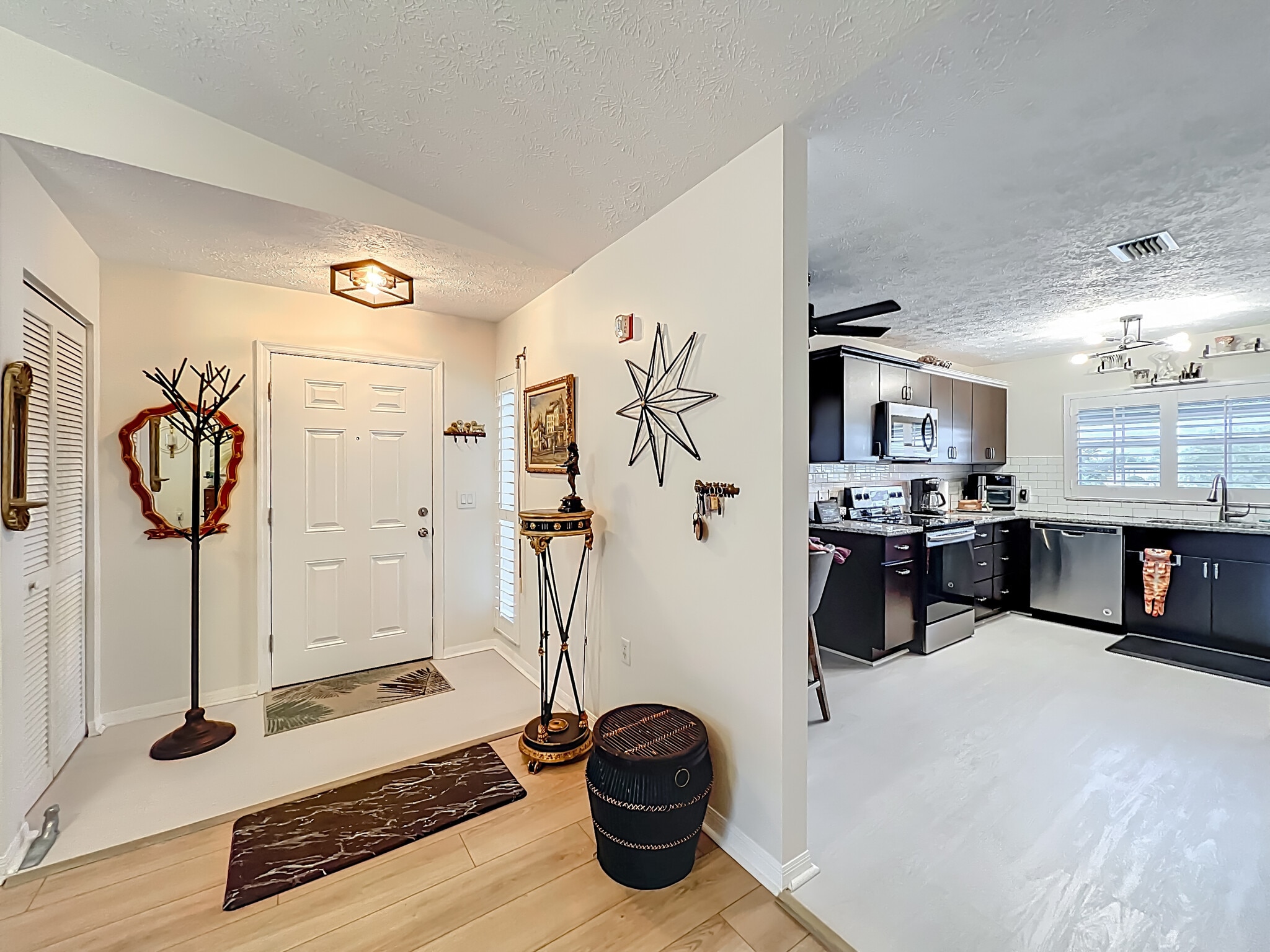 Building Photo - 760 Lake Orchid Cir