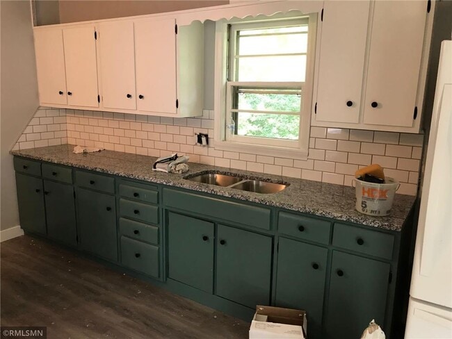 Building Photo - 3136 Douglas Dr N