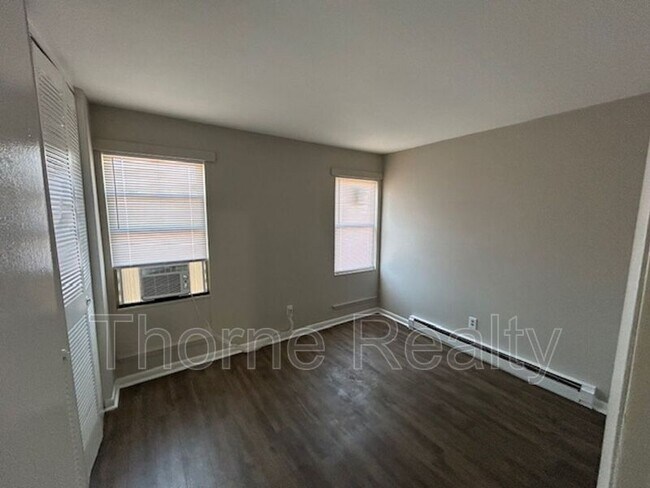 Building Photo - 400 E Northern Blvd