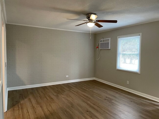 Building Photo - Two Bedroom Duplex in Lincolnton