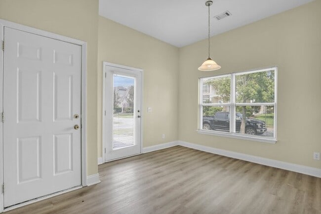 Building Photo - 3 Bedroom 3 Bathroom in Hinesville