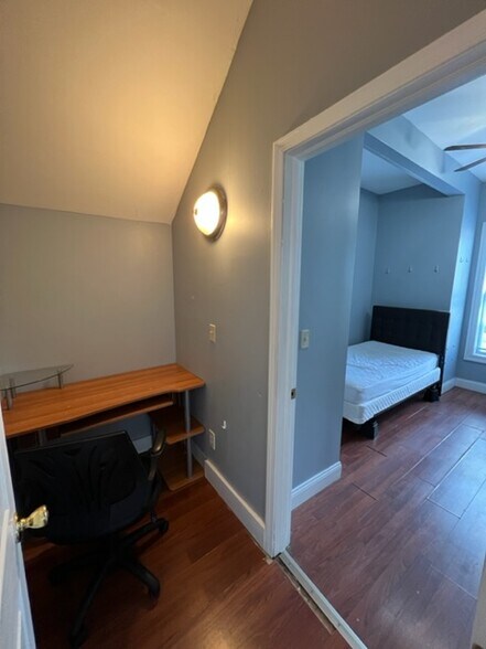 Building Photo - 301 Lexington Ave