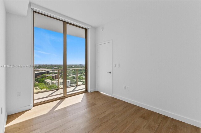 Building Photo - 2678 Tigertail Ave