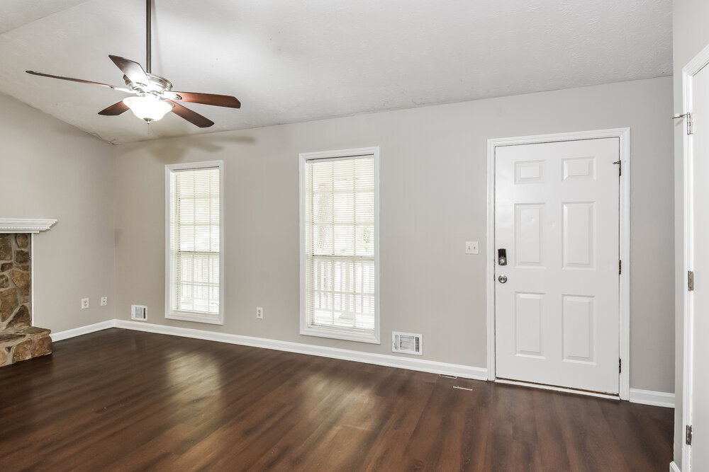 Building Photo - 2985 Valley View Cir