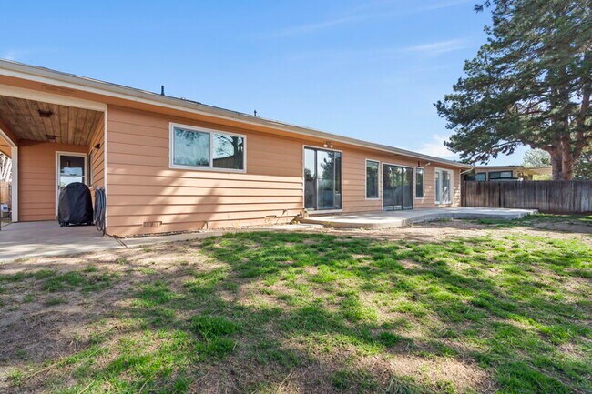 Building Photo - 7065 W Amity Rd