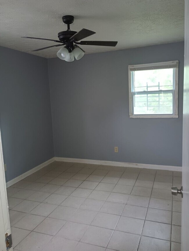 Building Photo - 224 Southlawn Dr