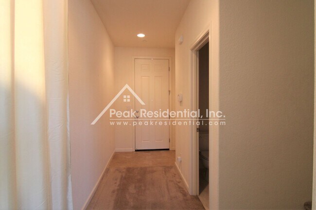 Building Photo - Newer South Sacramento Area 3bd/2.5ba Home