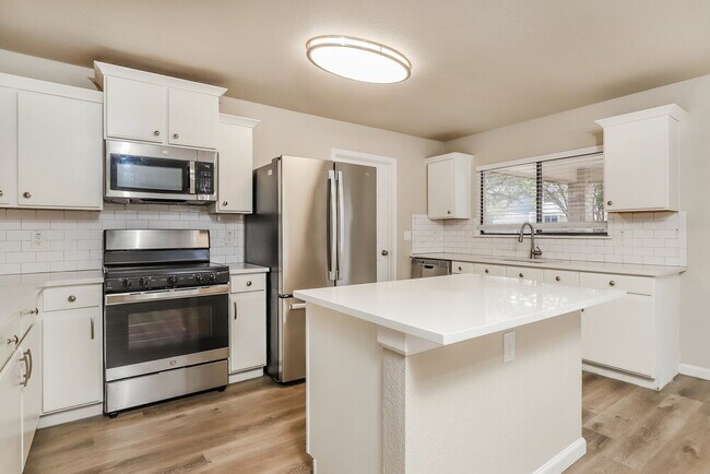 Building Photo - 9124 Gambier Dr