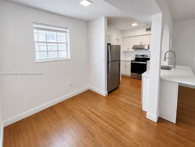 Building Photo - 1561 West Ave