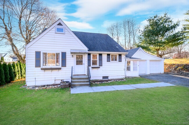 Building Photo - 34 Alpine St