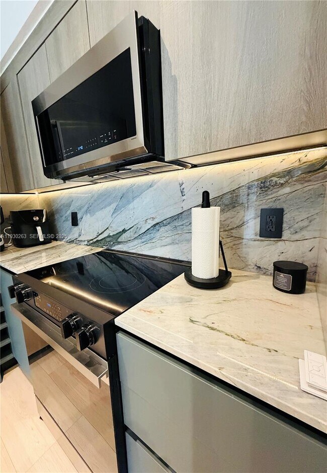 Building Photo - 7320 NW 114th Ave