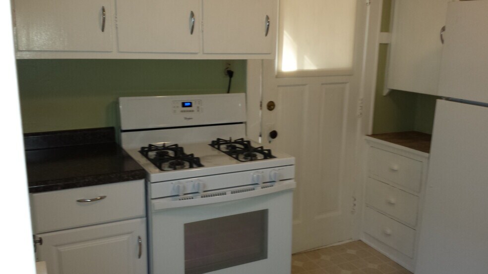 Building Photo - 1255 Elm Lawn St