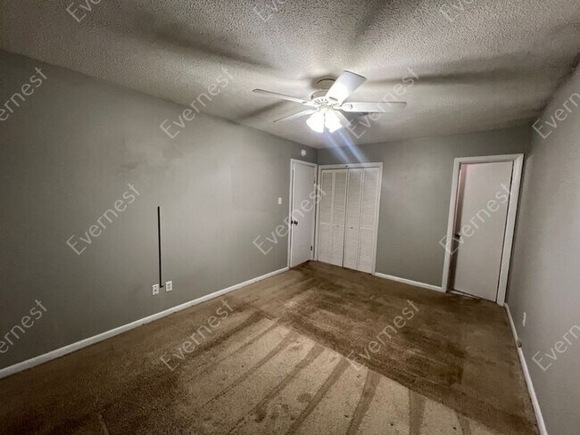 Building Photo - 1024 N J P Wright Loop Rd